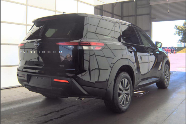 2023 Nissan Pathfinder S