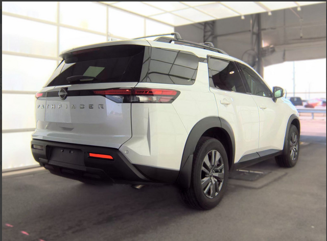 2025 Nissan Pathfinder SV