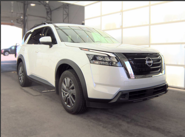 2025 Nissan Pathfinder SV