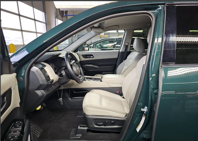 2025 Nissan Pathfinder SL