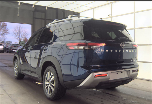 2025 Nissan Pathfinder SL