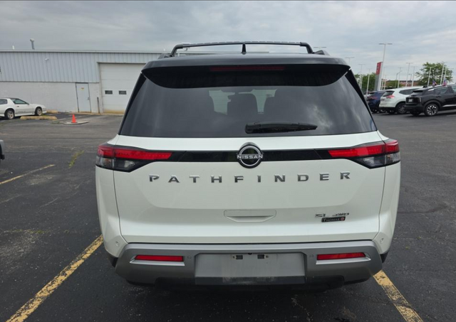 2023 Nissan Pathfinder SL