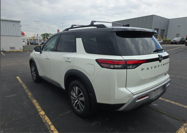 2023 Nissan Pathfinder SL