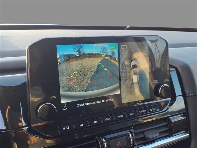 2023 Nissan Pathfinder SL