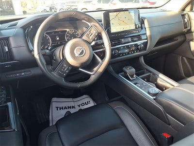 2023 Nissan Pathfinder SL