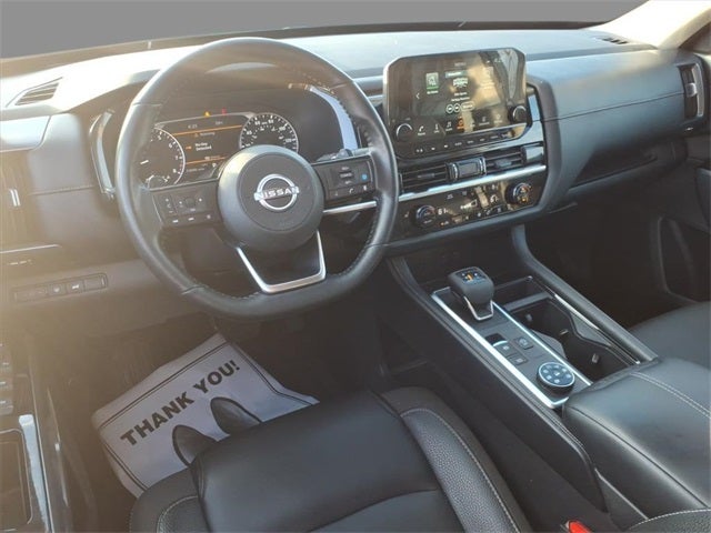 2023 Nissan Pathfinder SL