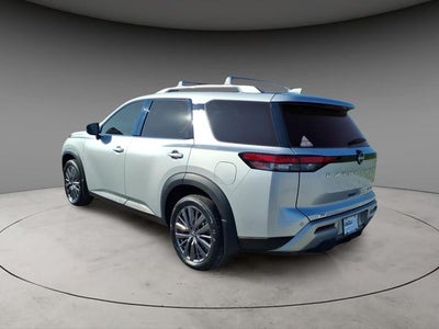 2024 Nissan Pathfinder SL