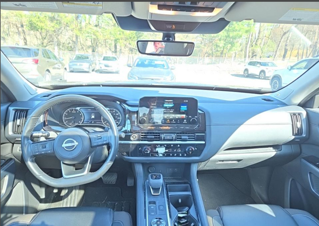 2023 Nissan Pathfinder SL