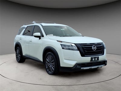 2023 Nissan Pathfinder SL