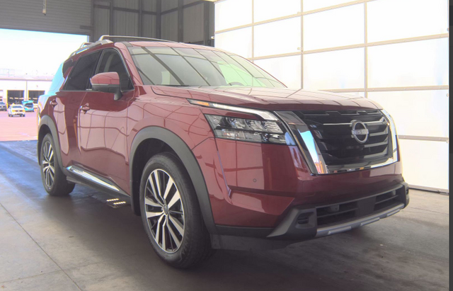 2025 Nissan Pathfinder Platinum