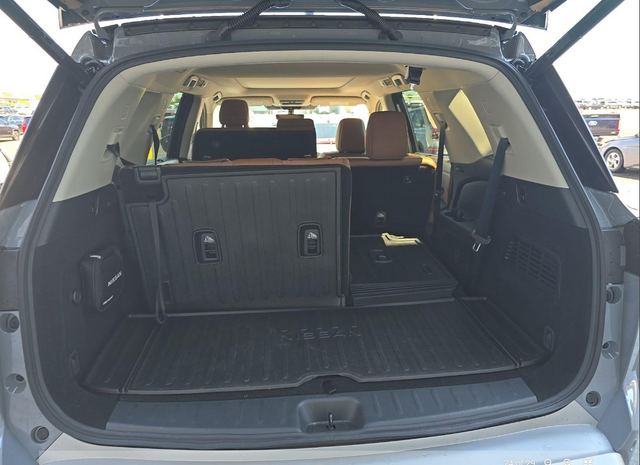 2025 Nissan Pathfinder Platinum