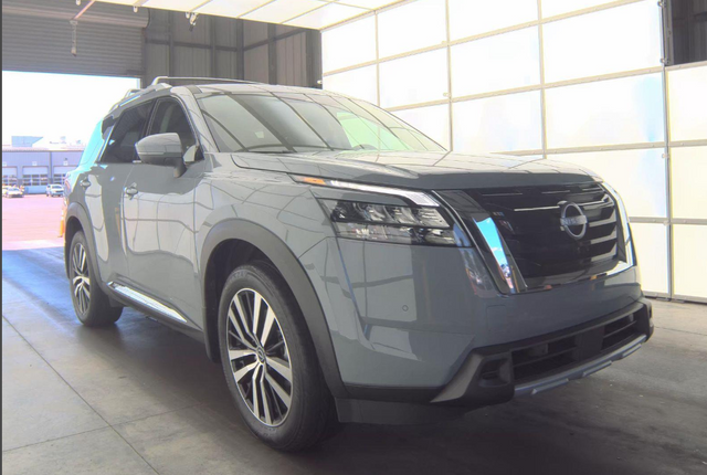 2025 Nissan Pathfinder Platinum
