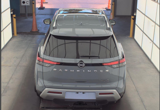 2025 Nissan Pathfinder Platinum
