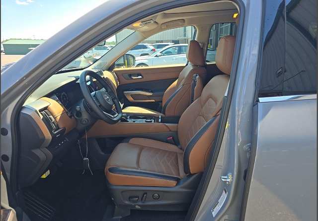 2025 Nissan Pathfinder Platinum