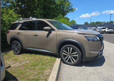2023 Nissan Pathfinder Platinum
