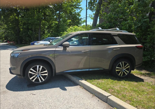 2023 Nissan Pathfinder Platinum