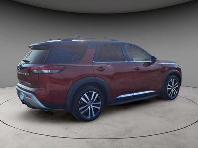 2024 Nissan Pathfinder Platinum