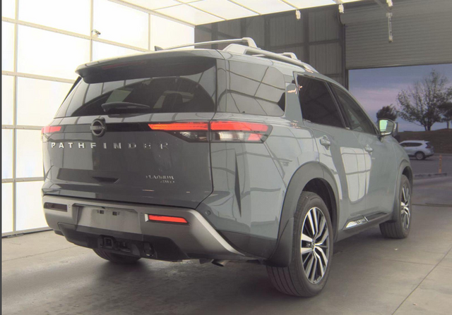 2025 Nissan Pathfinder Platinum