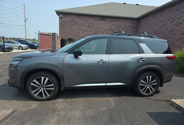 2024 Nissan Pathfinder Platinum