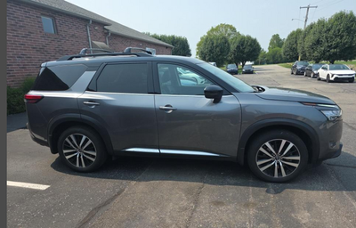 2024 Nissan Pathfinder Platinum