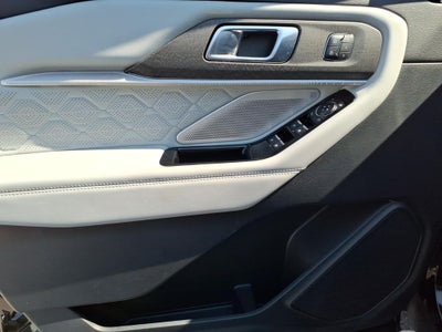 2025 Ford Explorer Platinum