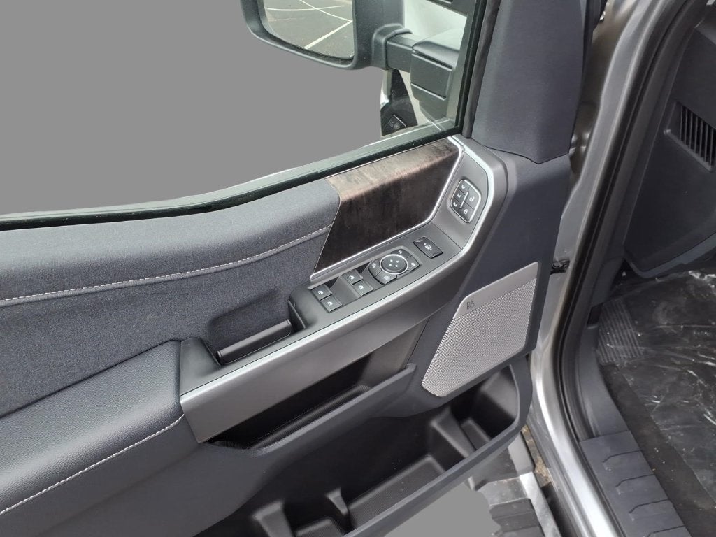 2027 Ford F-350SD Lariat