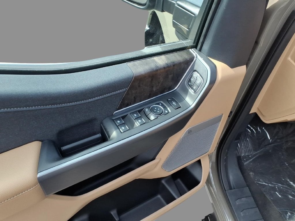 2027 Ford F-350SD Lariat DRW