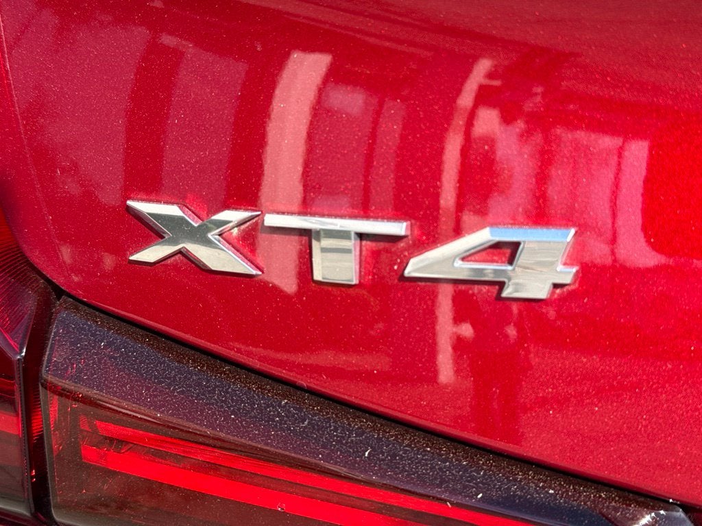 2024 Cadillac XT4 Luxury