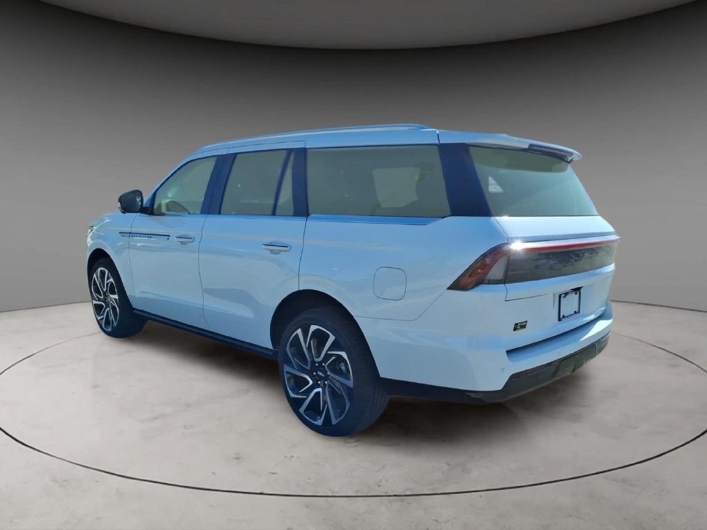 2027 Lincoln Navigator Reserve