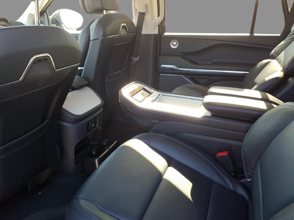 2027 Lincoln Navigator Reserve
