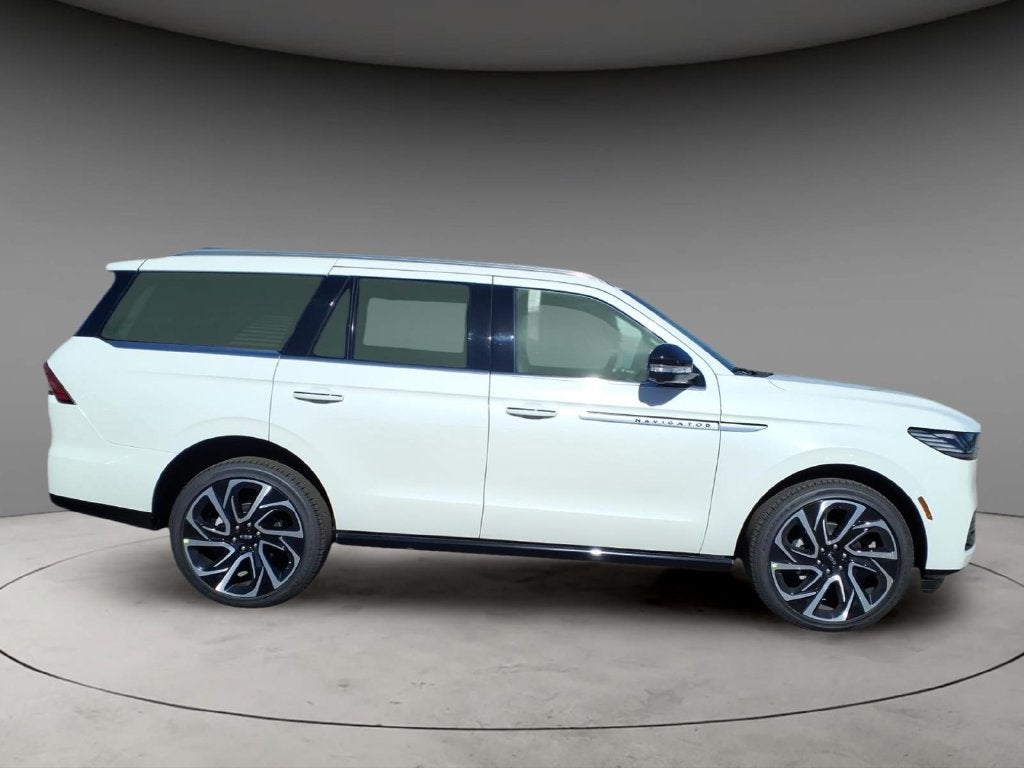 2027 Lincoln Navigator Reserve