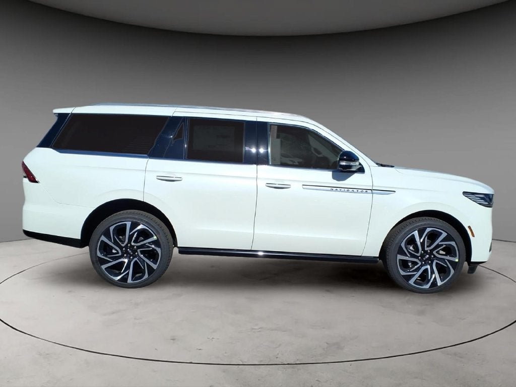 2027 Lincoln Navigator Reserve