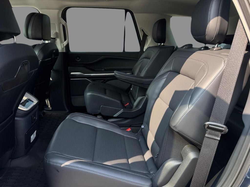 2027 Lincoln Navigator Premiere