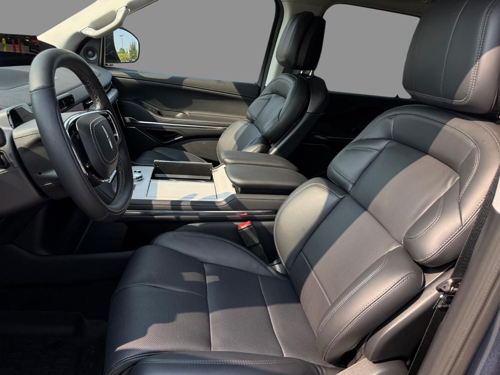 2027 Lincoln Navigator Premiere