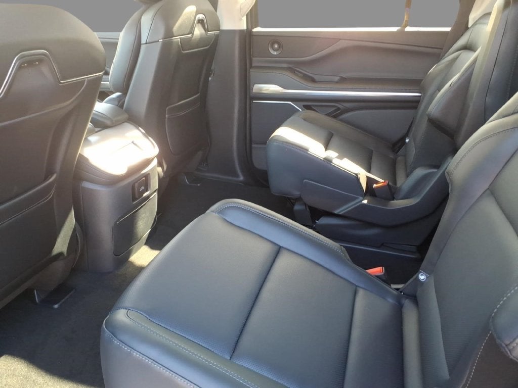 2027 Lincoln Navigator Premiere