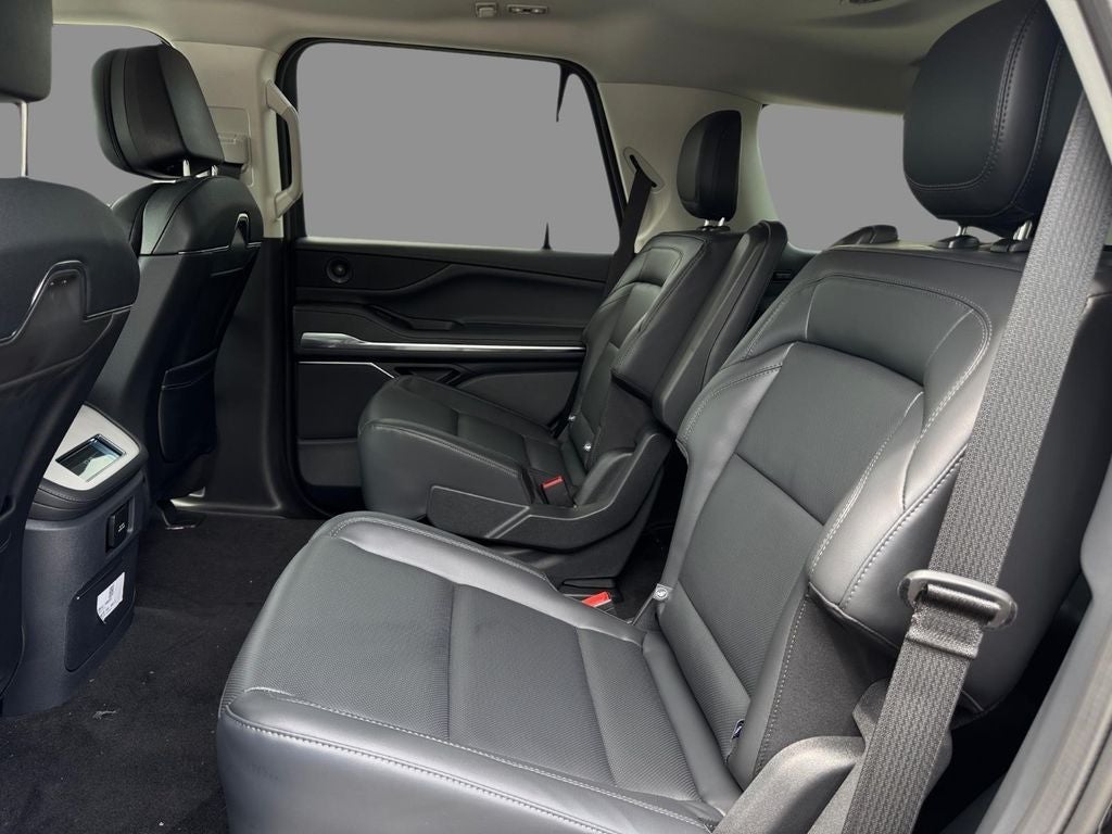 2027 Lincoln Navigator Premiere