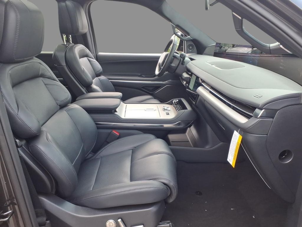 2027 Lincoln Navigator L Reserve