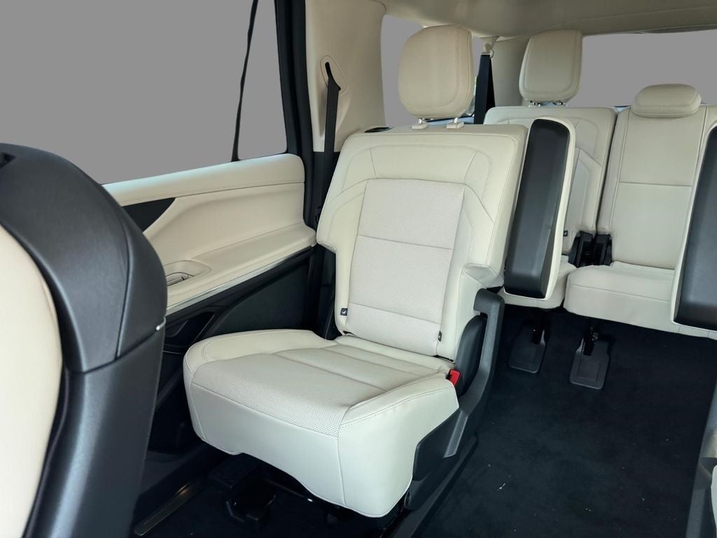 2027 Lincoln Navigator L Premiere