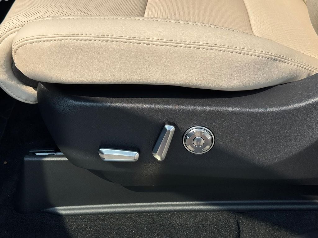 2027 Lincoln Navigator L Premiere