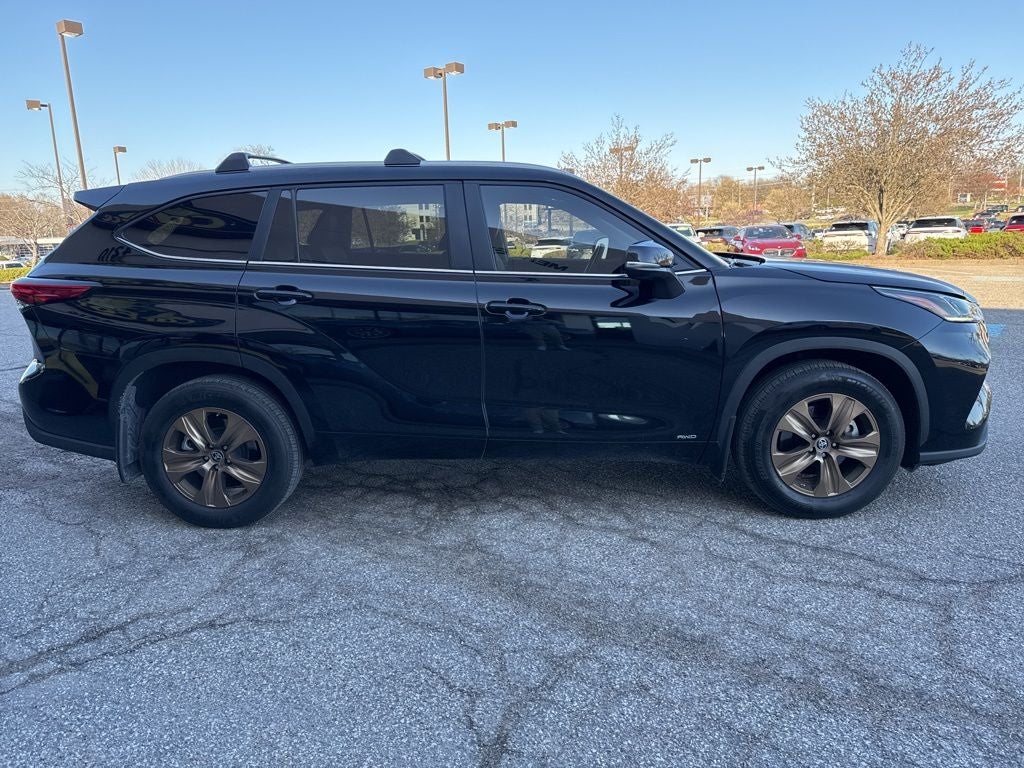 2023 Toyota Highlander Hybrid Bronze Edition