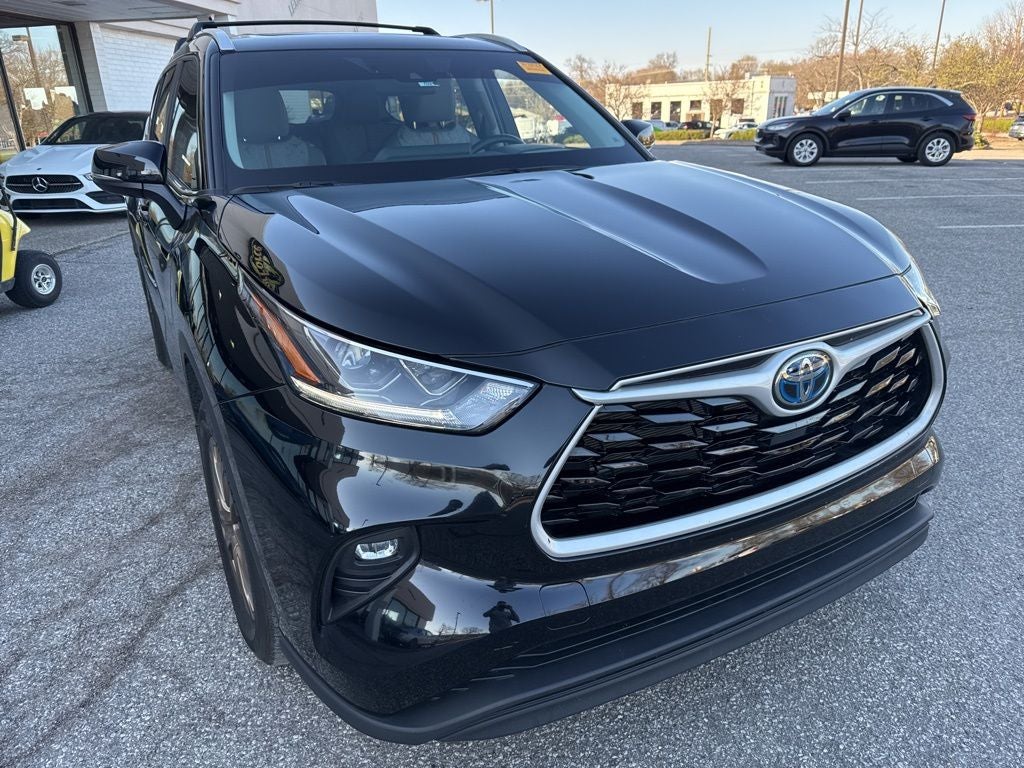 2023 Toyota Highlander Hybrid Bronze Edition