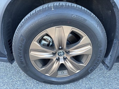2023 Toyota Highlander Hybrid Bronze Edition