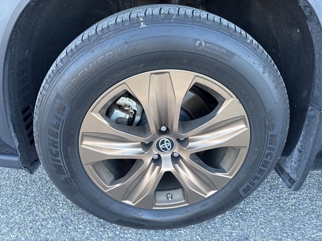 2023 Toyota Highlander Hybrid Bronze Edition