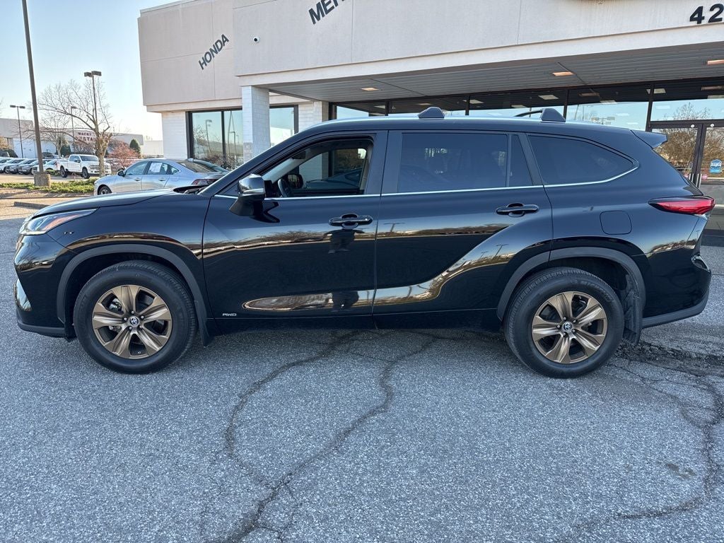2023 Toyota Highlander Hybrid Bronze Edition