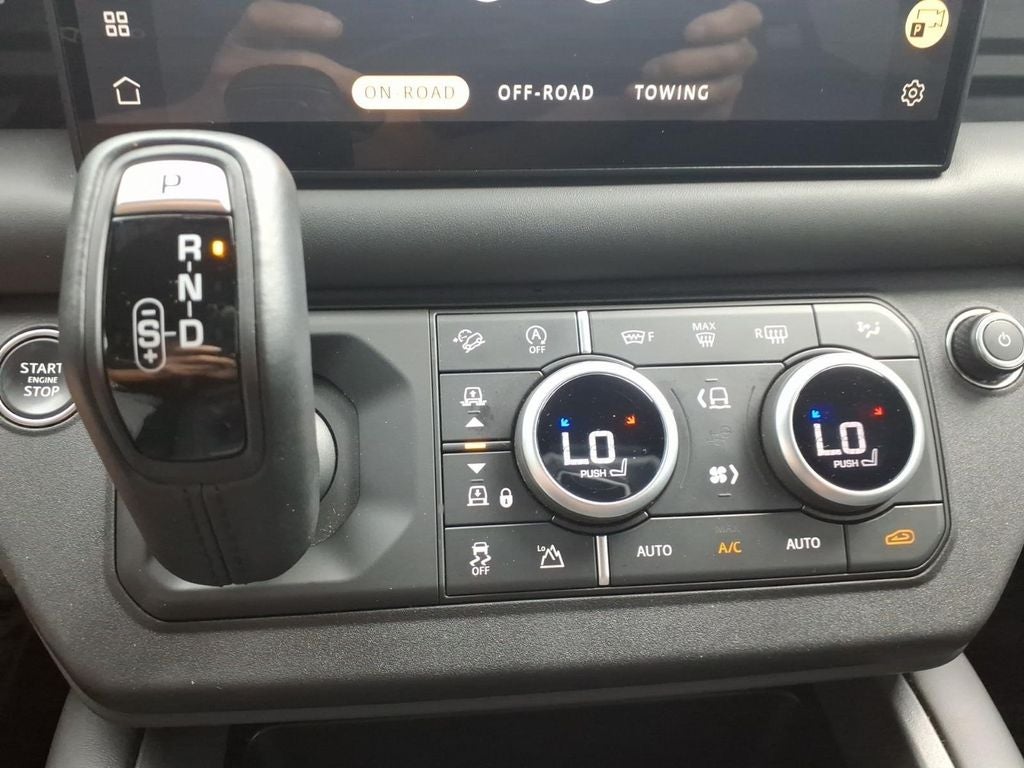 2025 Land Rover Defender 110 X-Dynamic SE