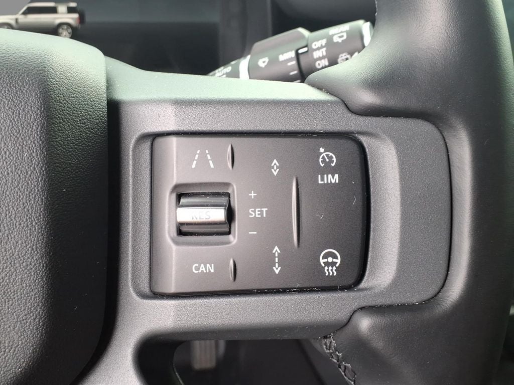 2025 Land Rover Defender 110 X-Dynamic SE