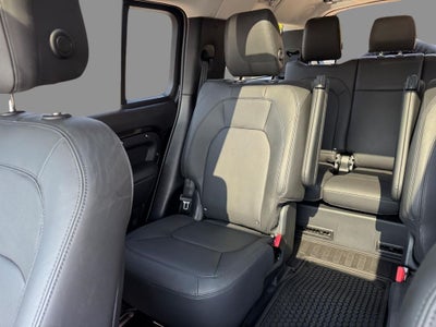 2025 Land Rover Defender 130 X-Dynamic SE