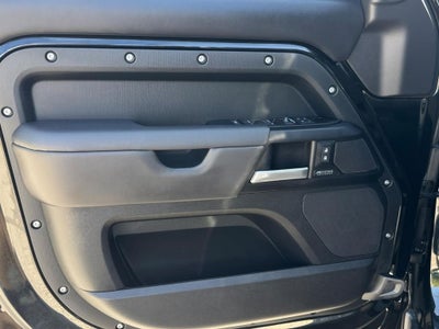 2025 Land Rover Defender 130 X-Dynamic SE