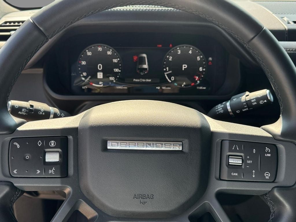 2025 Land Rover Defender 130 X-Dynamic SE