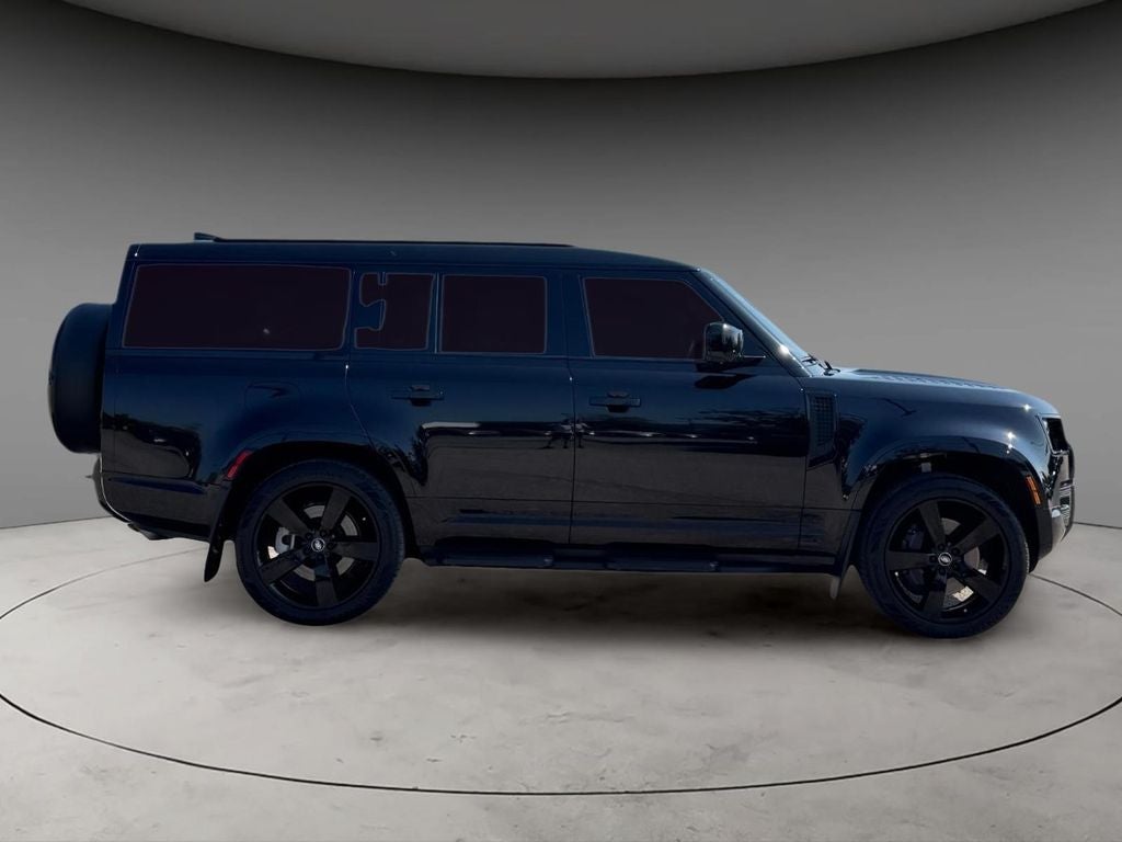 2025 Land Rover Defender 130 X-Dynamic SE
